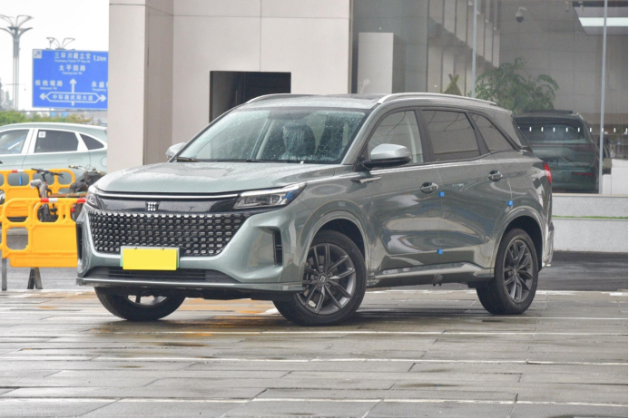 同为插混SUV；续航更长、空间更大的蓝电E5不比启辰大V DD-i香？